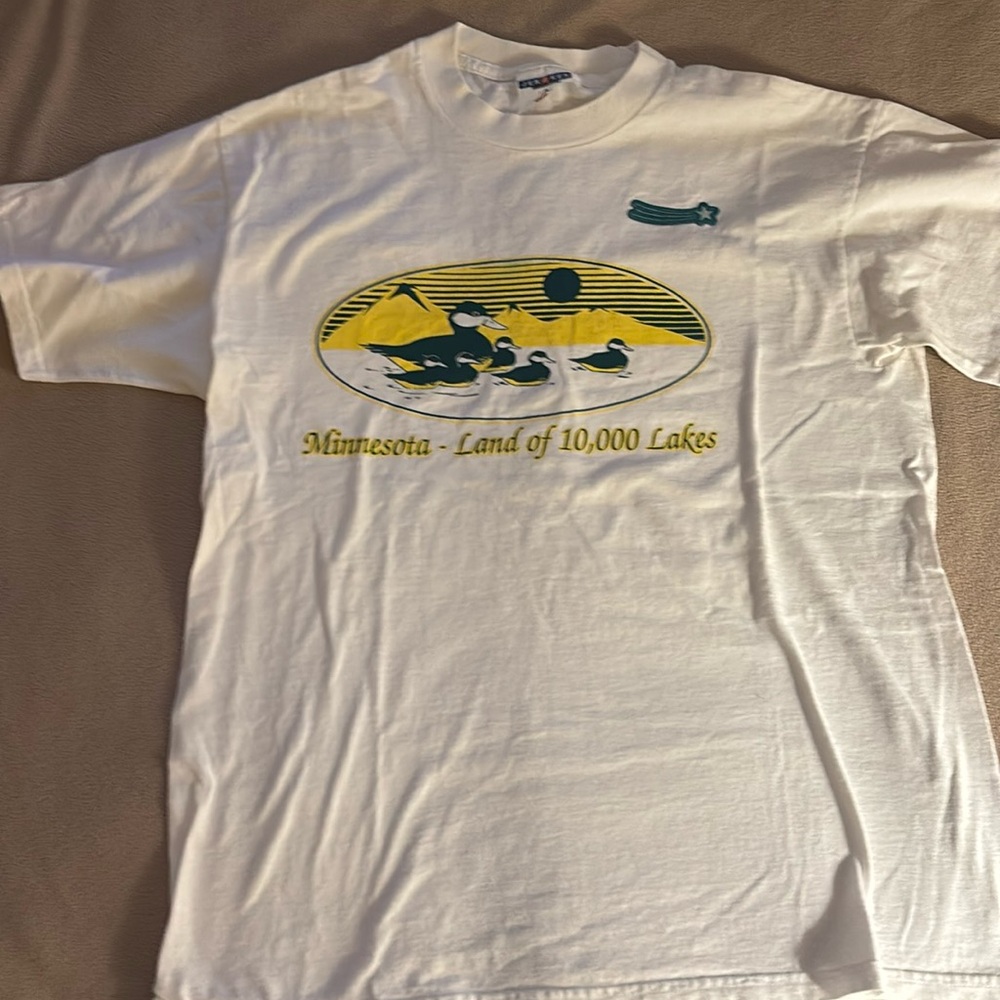 Fantastic MINNESOTA Land of 10,000 Lakes Shirt - Small